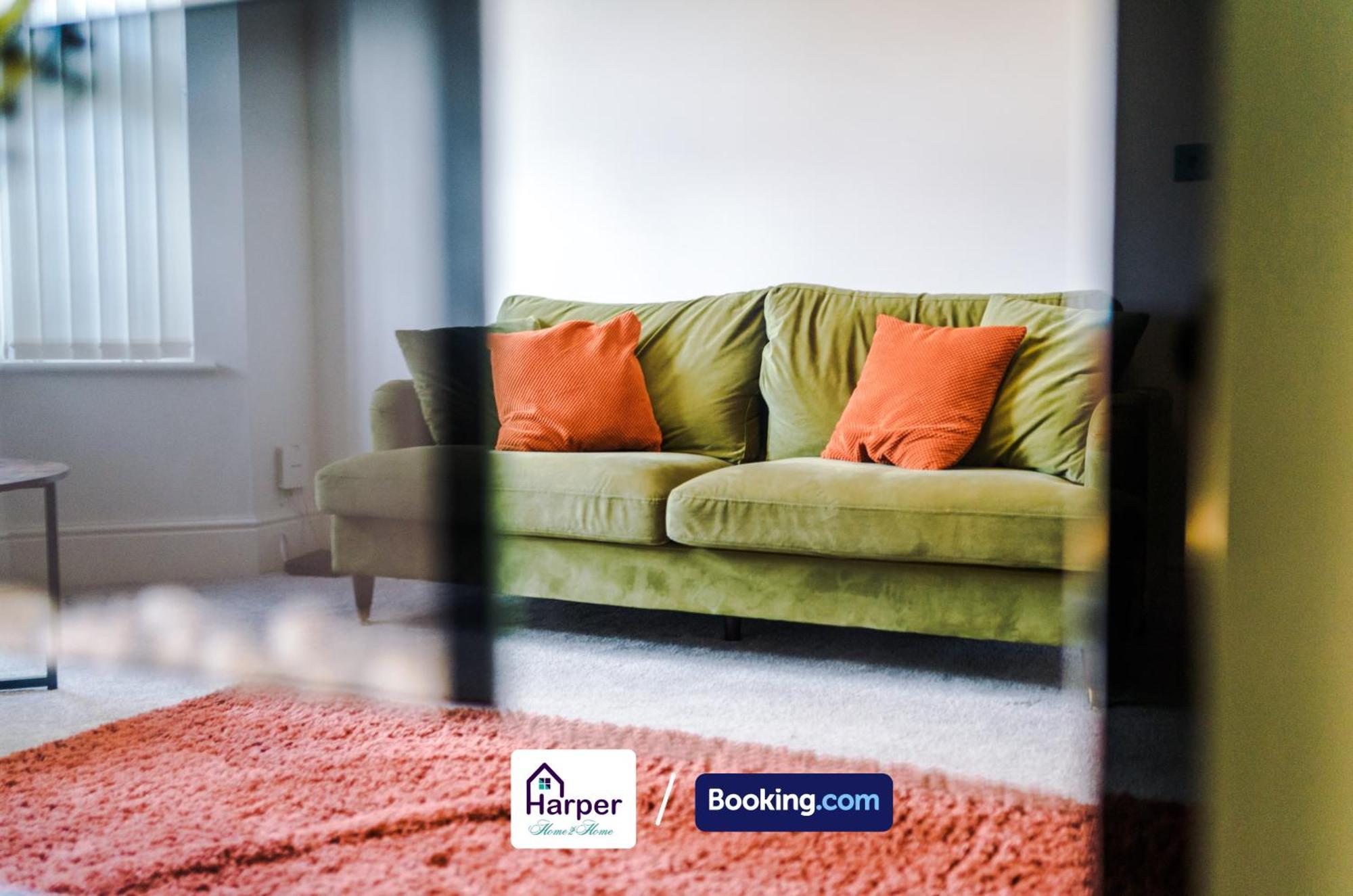 4 Bedroom By Harperletting Short Lets & Serviced Accommodation Chester With Detached Games Room Drive Long Or Short Stays Christleton Zewnętrze zdjęcie