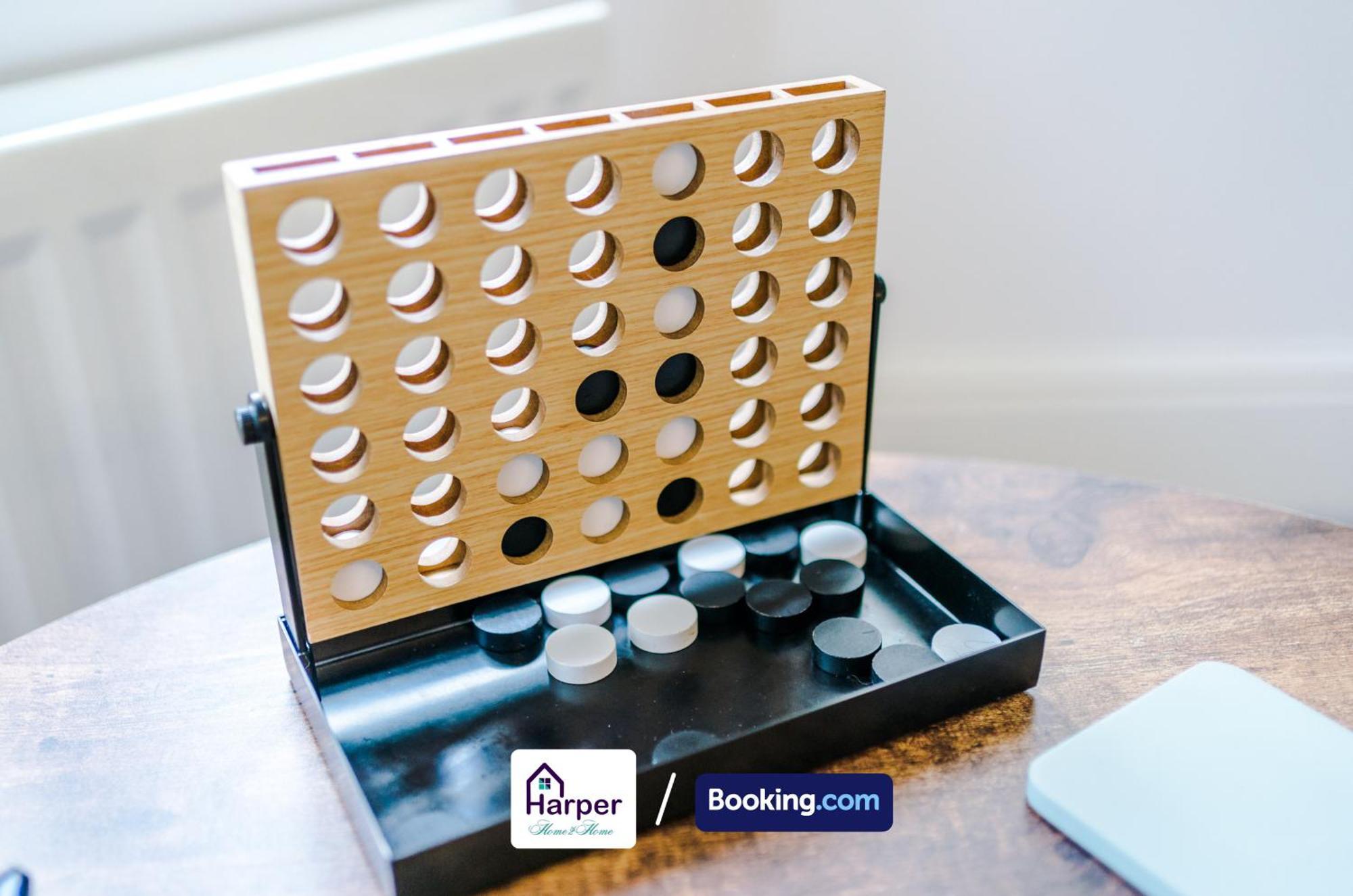 4 Bedroom By Harperletting Short Lets & Serviced Accommodation Chester With Detached Games Room Drive Long Or Short Stays Christleton Zewnętrze zdjęcie