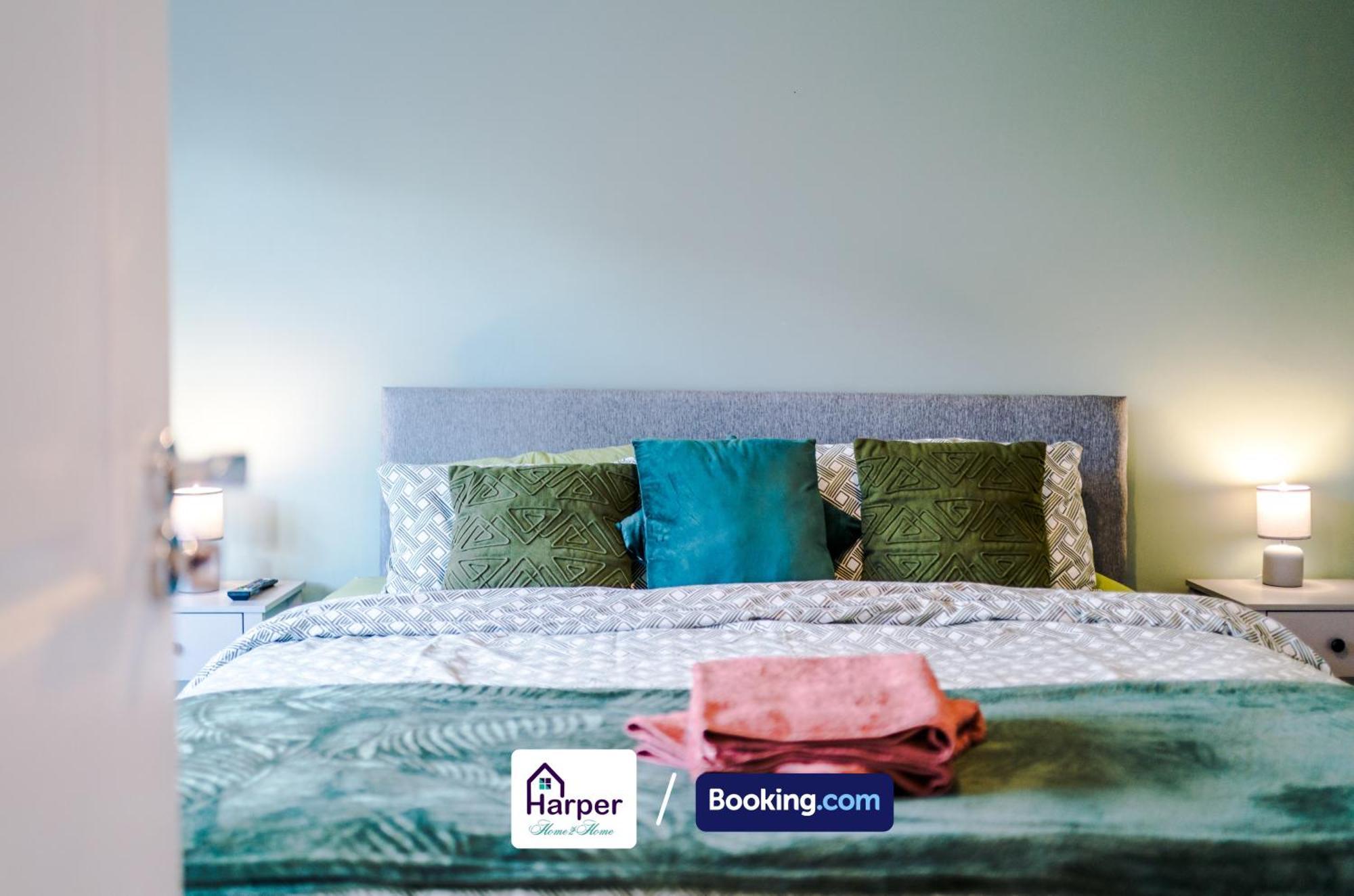4 Bedroom By Harperletting Short Lets & Serviced Accommodation Chester With Detached Games Room Drive Long Or Short Stays Christleton Zewnętrze zdjęcie