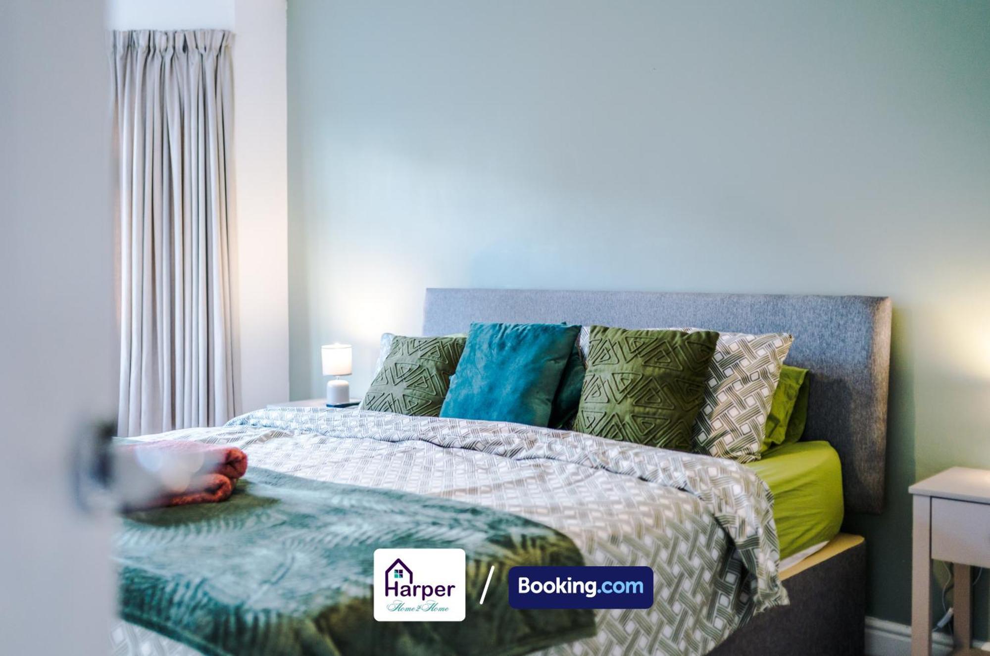 4 Bedroom By Harperletting Short Lets & Serviced Accommodation Chester With Detached Games Room Drive Long Or Short Stays Christleton Zewnętrze zdjęcie