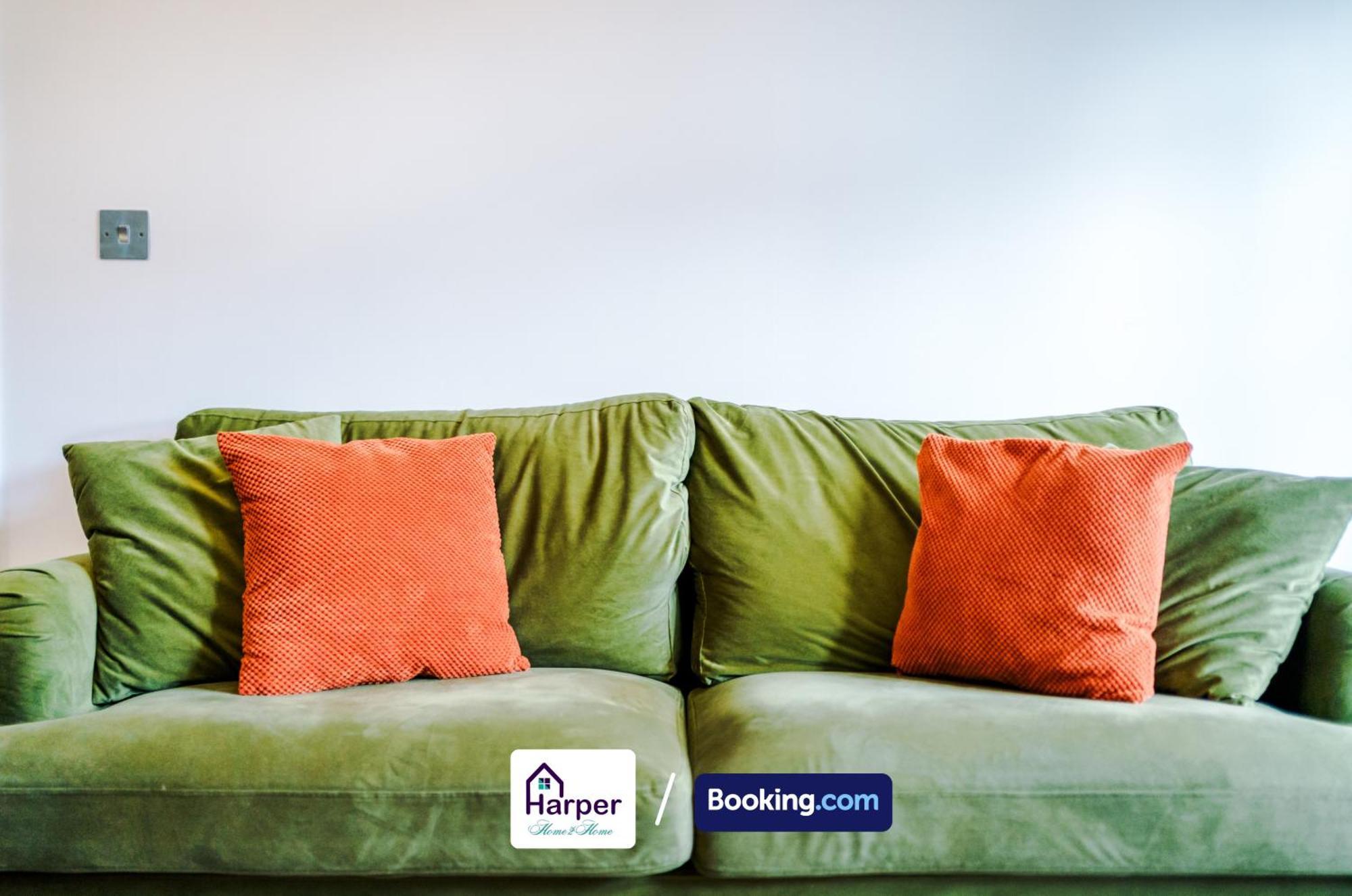 4 Bedroom By Harperletting Short Lets & Serviced Accommodation Chester With Detached Games Room Drive Long Or Short Stays Christleton Zewnętrze zdjęcie