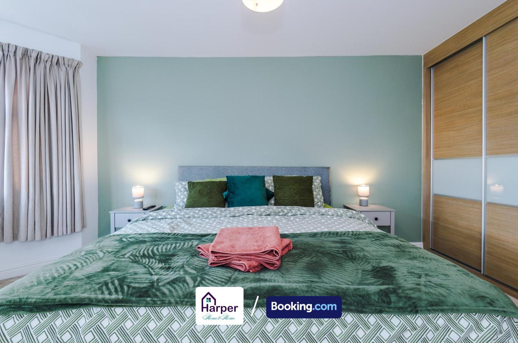 4 Bedroom By Harperletting Short Lets & Serviced Accommodation Chester With Detached Games Room Drive Long Or Short Stays Christleton Zewnętrze zdjęcie