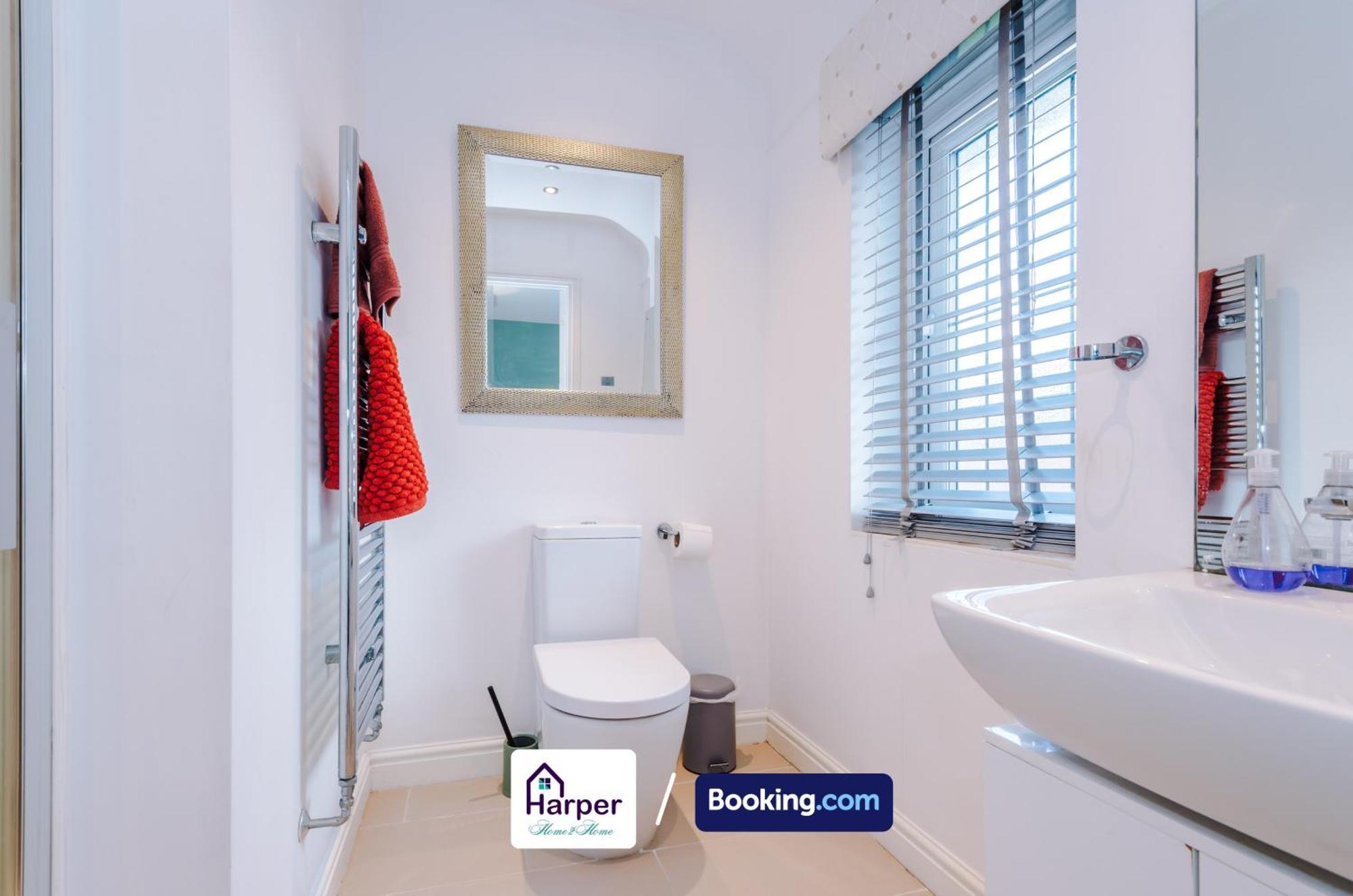 4 Bedroom By Harperletting Short Lets & Serviced Accommodation Chester With Detached Games Room Drive Long Or Short Stays Christleton Zewnętrze zdjęcie