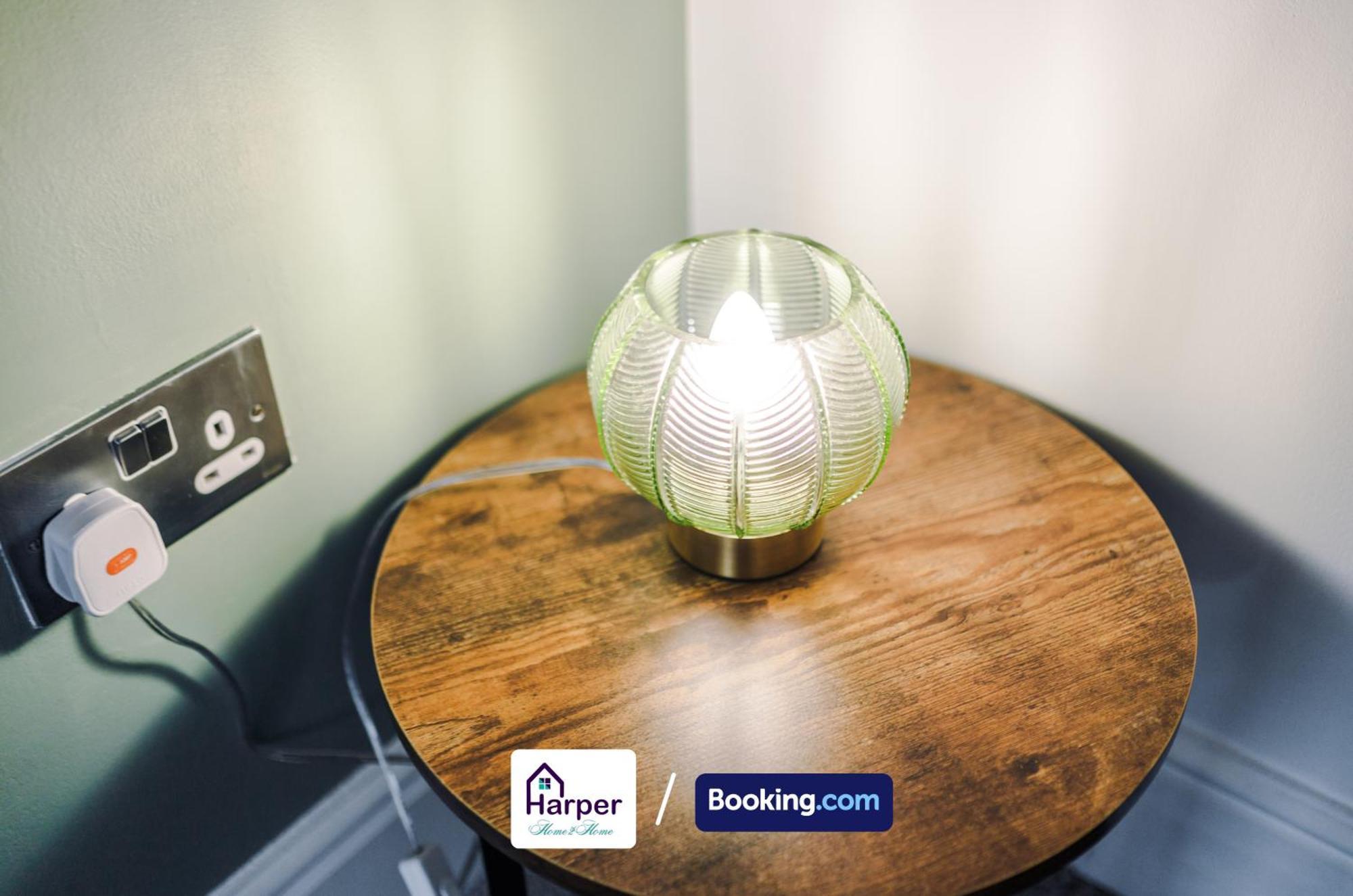 4 Bedroom By Harperletting Short Lets & Serviced Accommodation Chester With Detached Games Room Drive Long Or Short Stays Christleton Zewnętrze zdjęcie